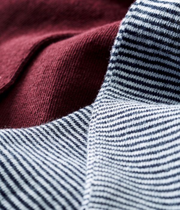 Un lot de deux paires de collants bébé fille