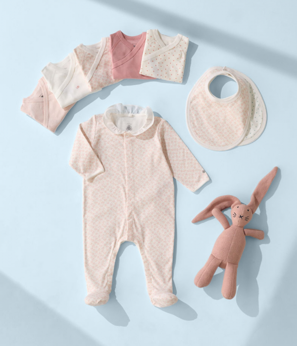 Bébé fille super mignonne et cosy