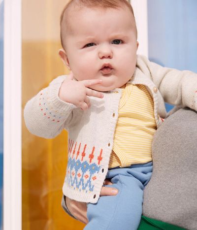 Cardigan jacquard bébé en tricot avec laine.