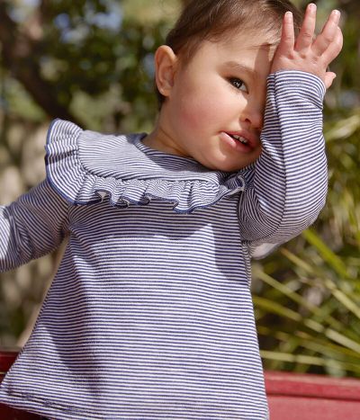 Blouse en laine et coton bébé.