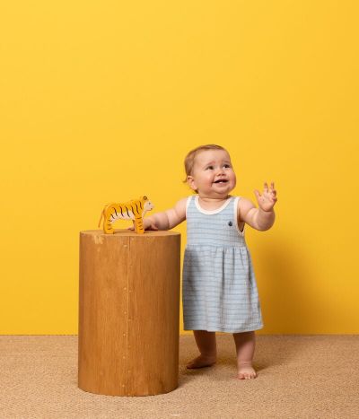 Robe sans manche bébé en bouclette éponge rayée