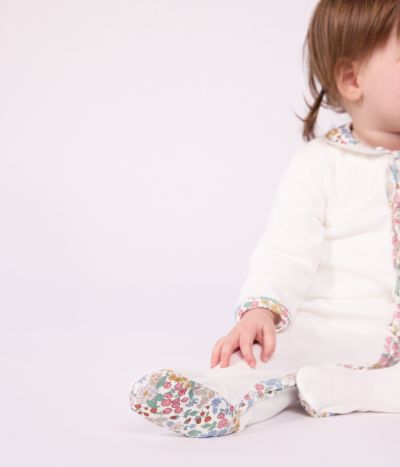 Pyjama bébé en velours uni avec col, détail imprimé à fleurs