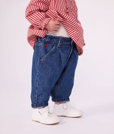 Pantalon bébé en denim uni et broderie cœur