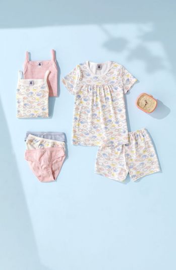 LA TÊTE DANS LES NUAGES